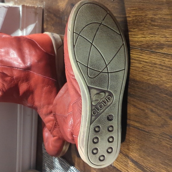 Cloud Red Sherpa Booties - Picture 2 of 4